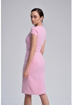 Світло-рожева ділова сукня довжини міді