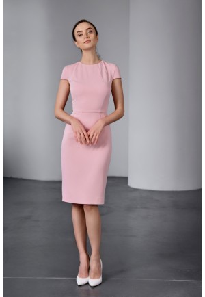 Светло-розовое деловое платье длины миди