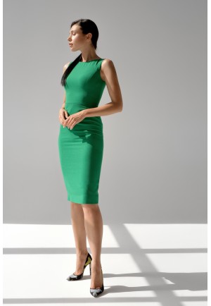 Зеленое элегантное платье по фигуре