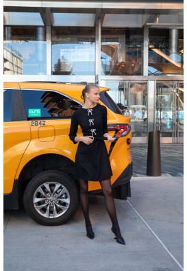 Чёрное платье с жемчужными бантами