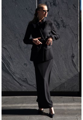 Приталенный жакет с поясом