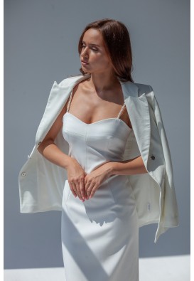 Белое платье-сарафан на жемчужных бретелях