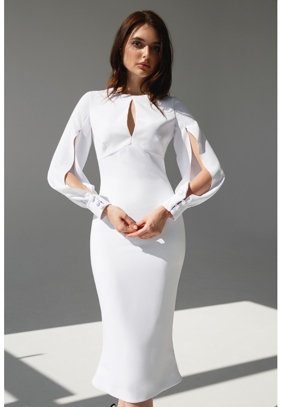 Елегантна біла сукня по фігурі