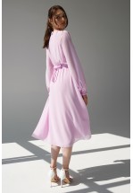 Нежно-розовое воздушное платье длины миди