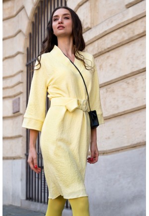 Сукня із легкої тканини в жовтому кольорі