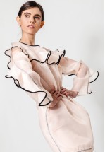 Полупрозрачное платье из органзы с воланами