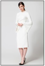 Біла сукня-футляр з рукавами-кльош