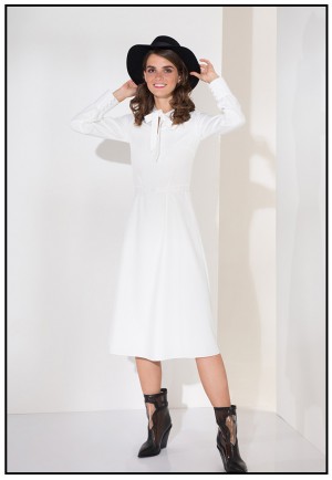 Белое стильное платье