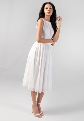 Ефектна біла сукня з відкритою спиною