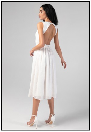 Эффектное белое платье с открытой спиной
