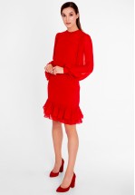 Эффектное красное платье со сборкой