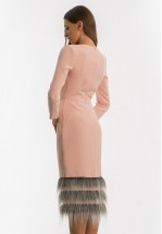 Элегантное платье миди с меховым манжетом по подолу