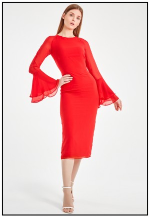 Красное платье миди из легкой ткани