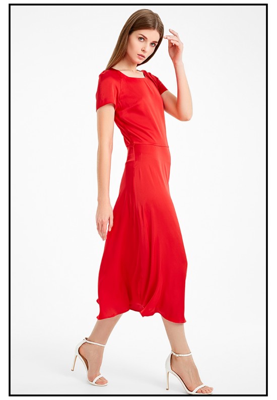 Красное шелковое платье миди