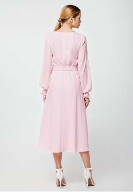 Нежно-розовое платье в полоску