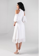 Нежное белое платье миди с открытыми плечами