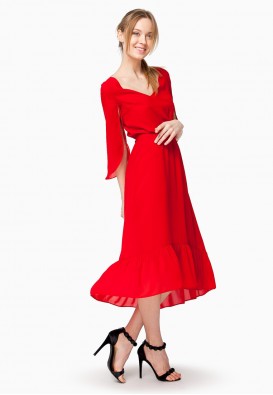 Платье из струящегося красного шифона